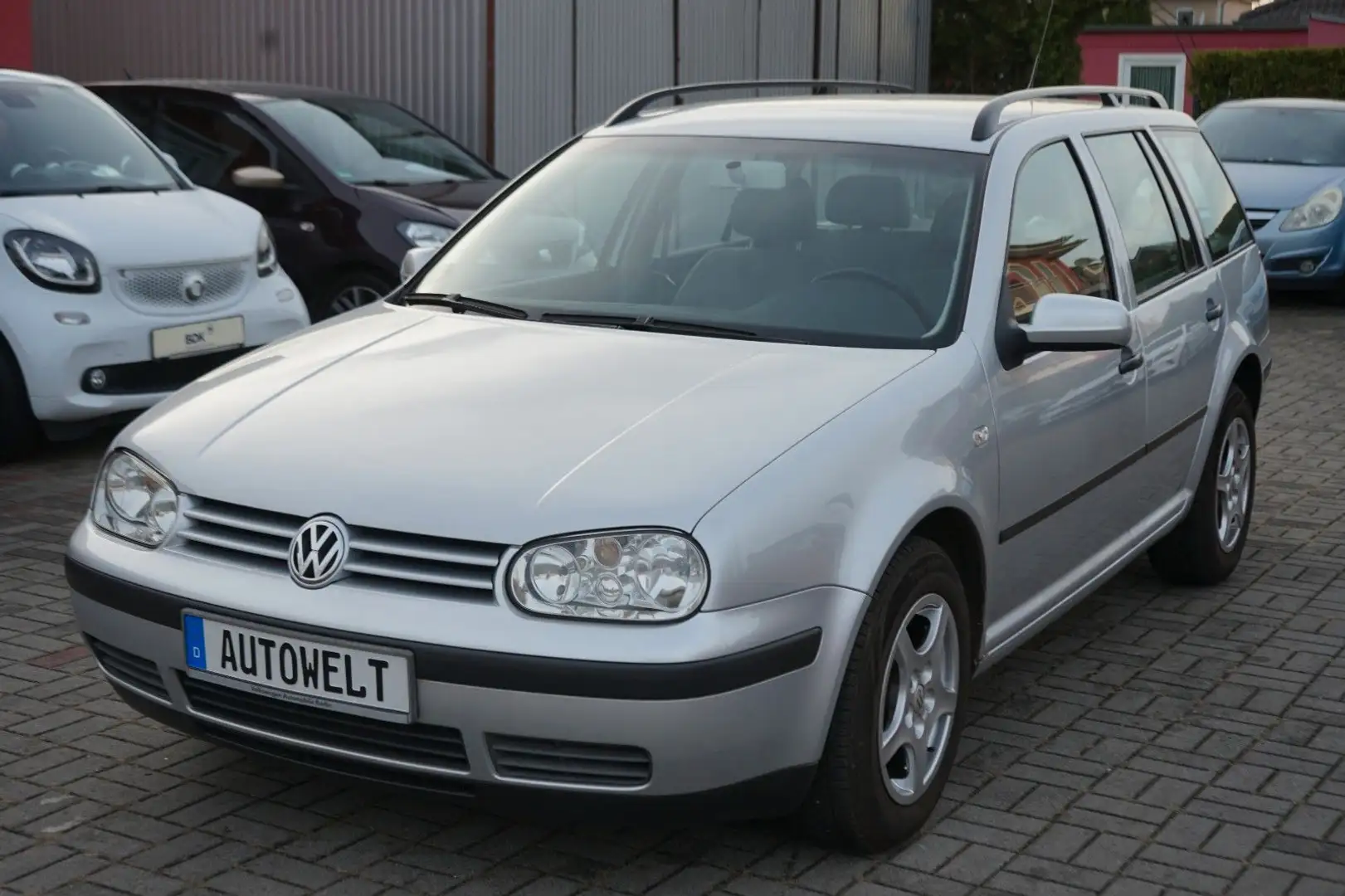 Volkswagen Golf 1.6 Basis Variant TÜV bis 7/2027 Silber - 1