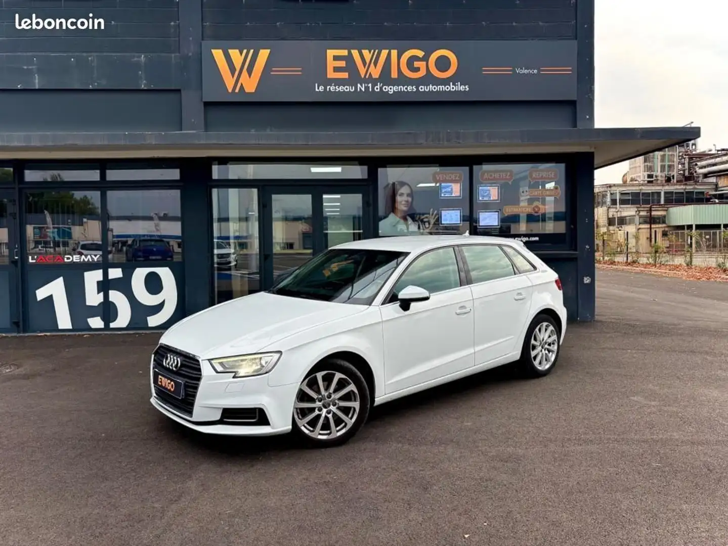 Audi A3 1.6 TDI 110CH S&S DESIGN PHASE 2 ENTRETIEN À JOUR Weiß - 1