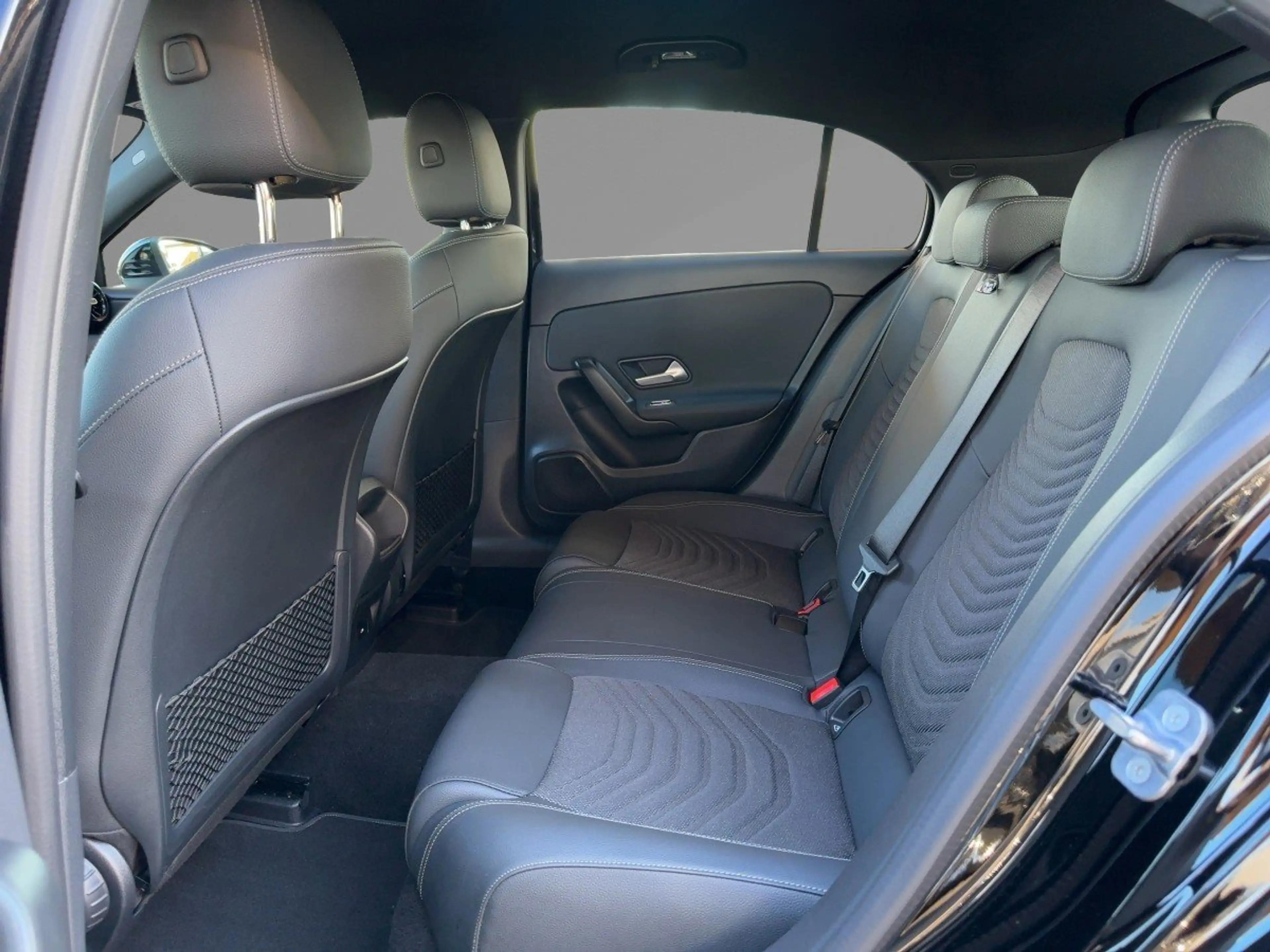 Mercedes-Benz A 180 d Kompaktlimousine NP: 42.557 LED RKam Shz — photo 9