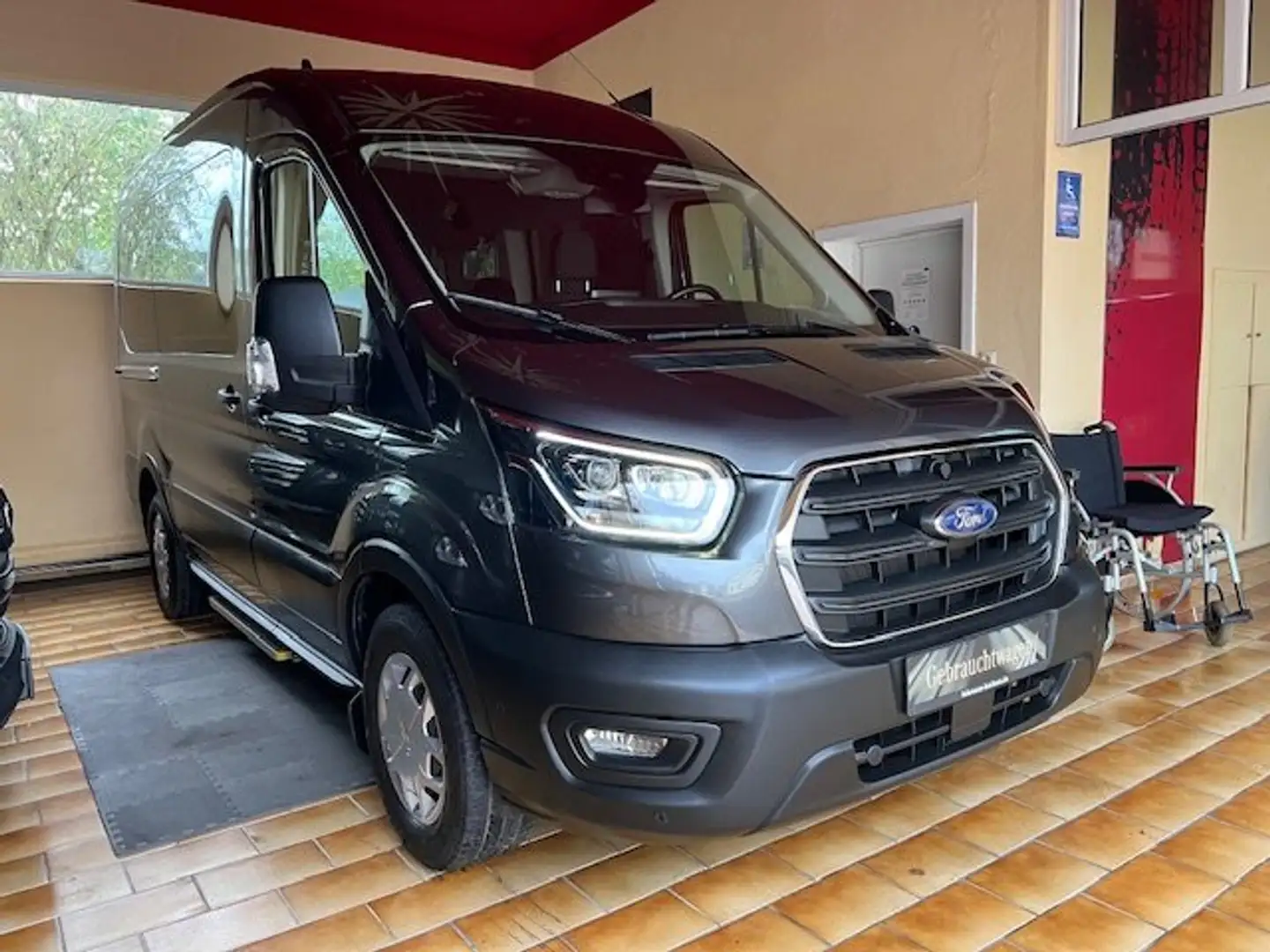 Ford Transit Autom. Rollstuhl-Hecklift Nav Kam Sthzg 3-Si+Rolli Grau - 2