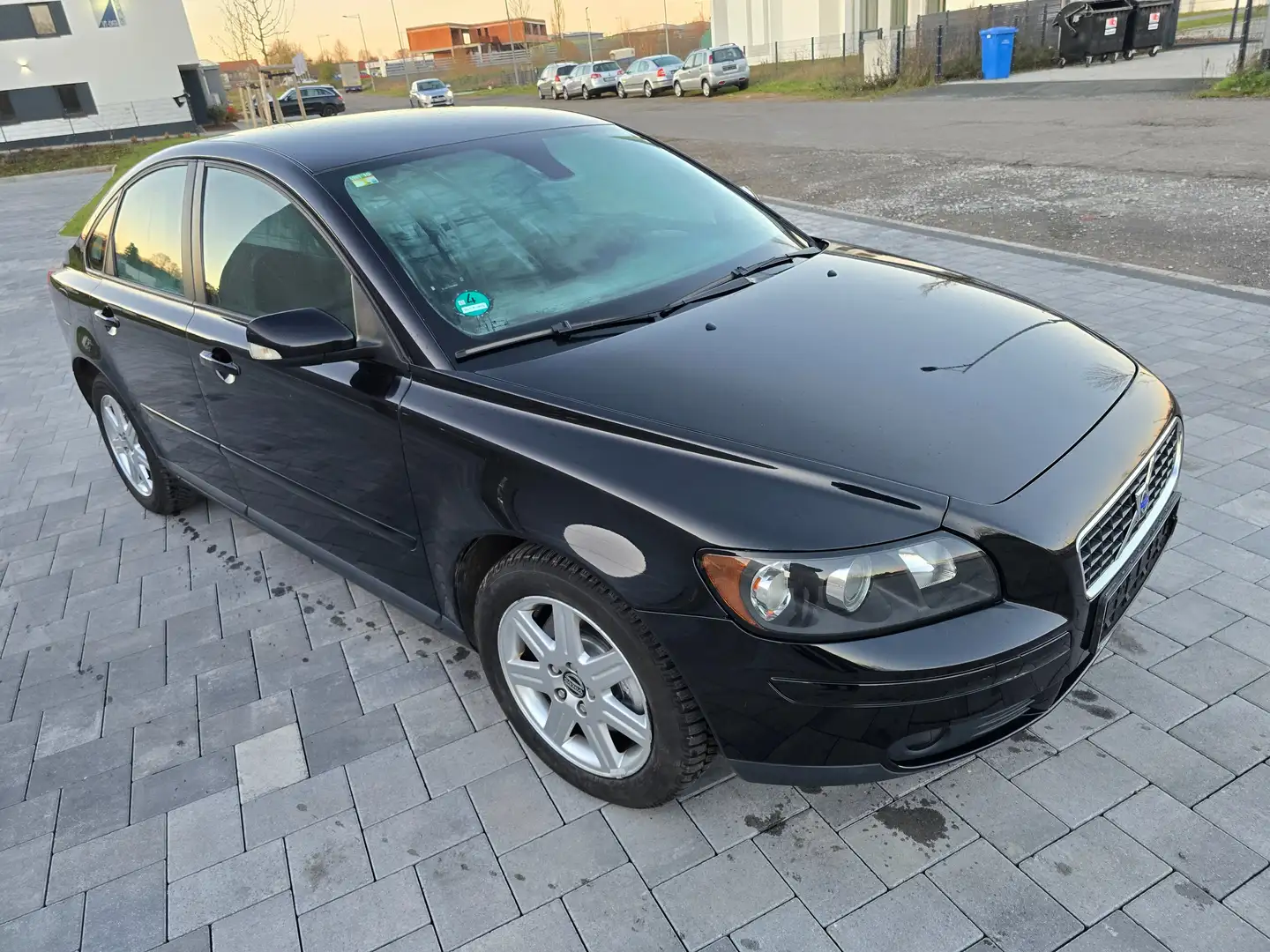 Volvo S40 2.4i Momentum Schwarz - 1