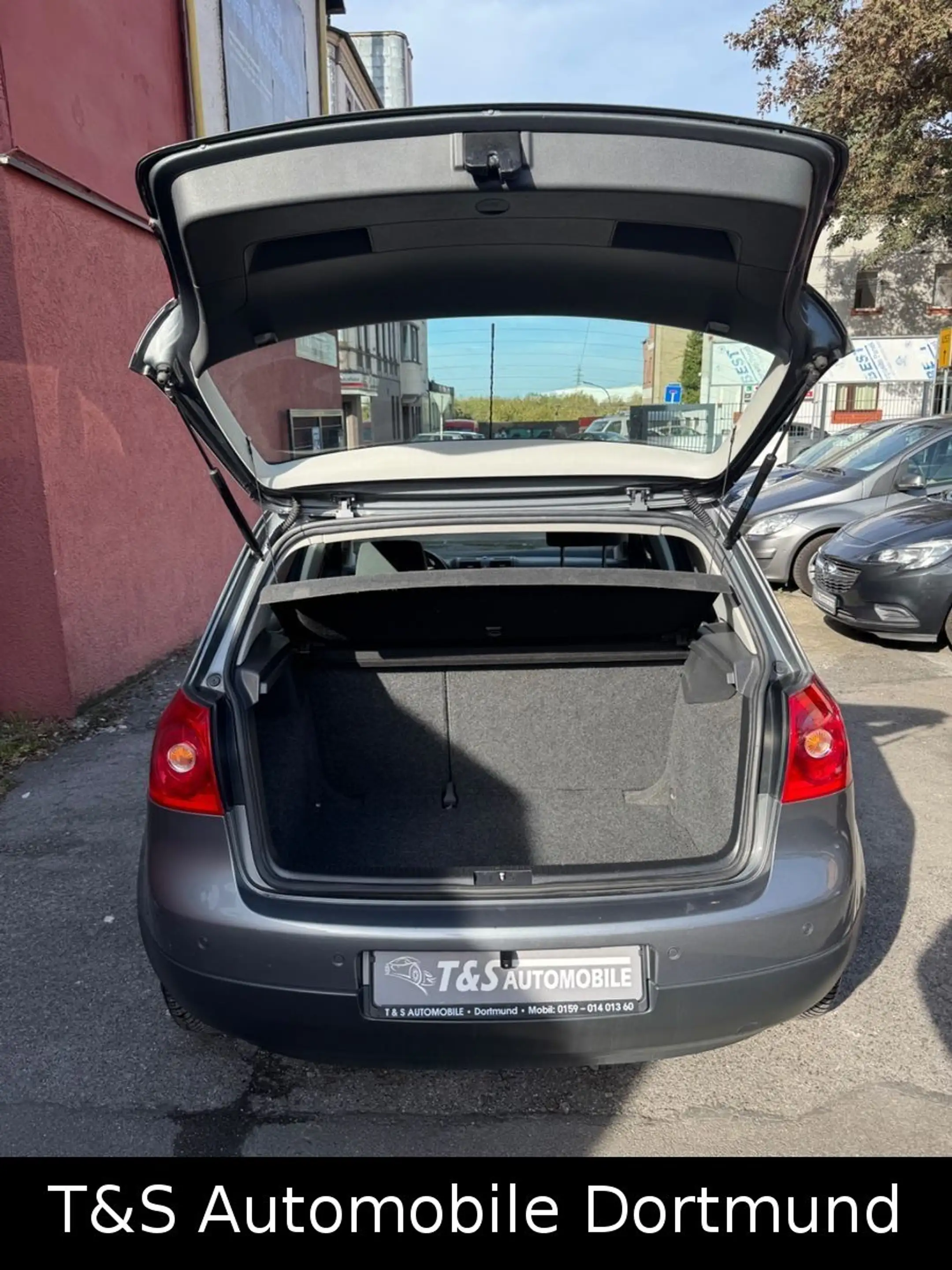 Volkswagen Golf V 1.6 Lim. Trendline -1 hand- ( Tüv Neu ) — photo 8