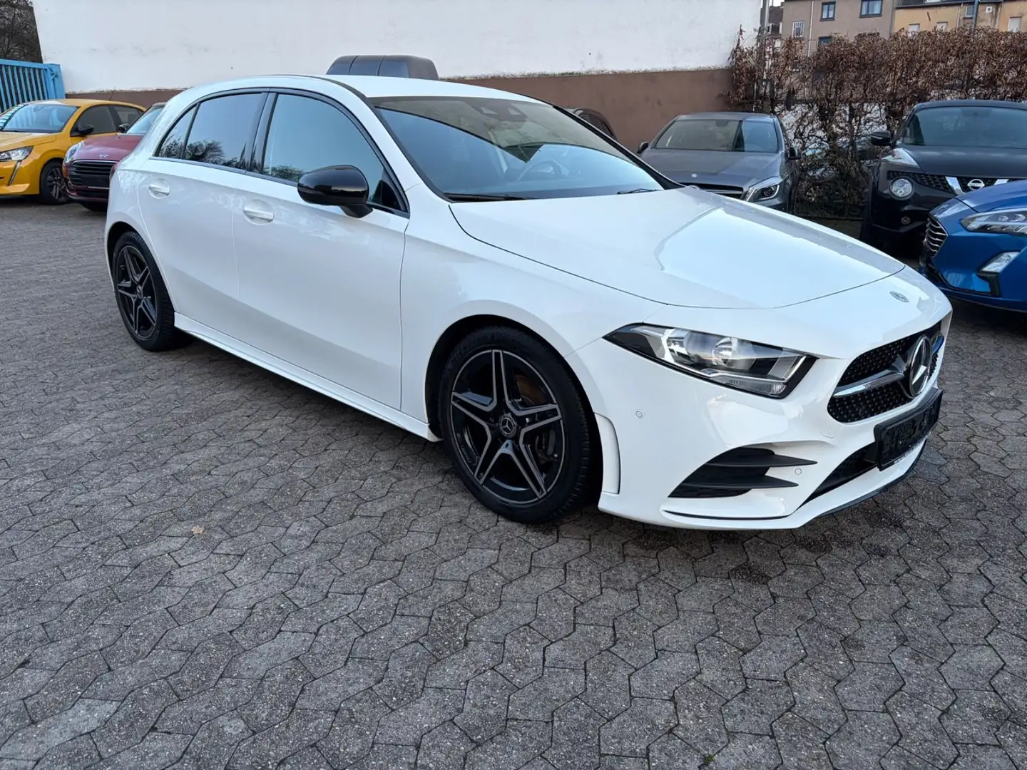 Mercedes-Benz A 180 AMG Line MBUX/Kamera/NightP/Sitzhzg/Apple Blanco - 2