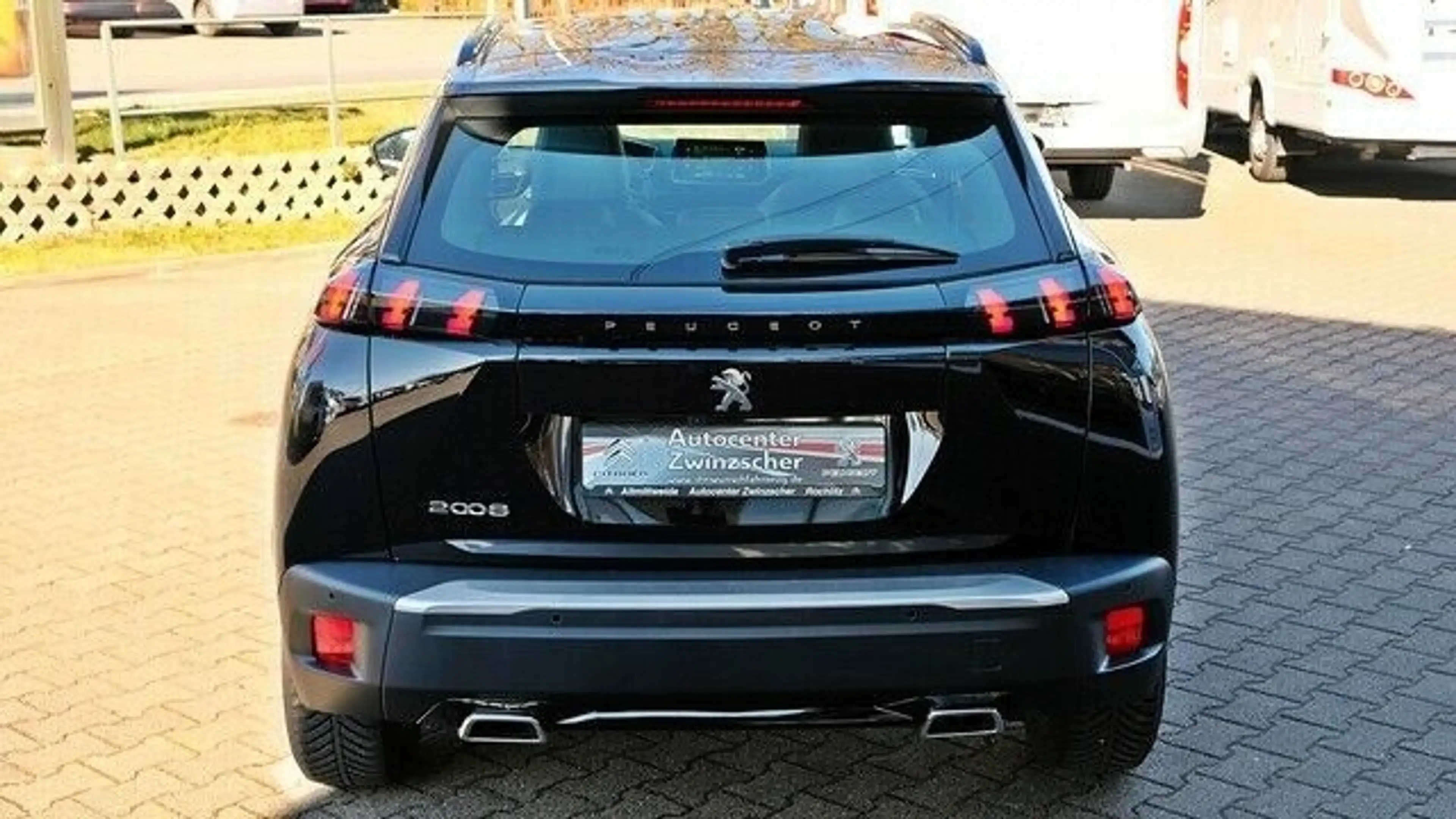 Peugeot 2008 PureTech 130 Allure — photo 8