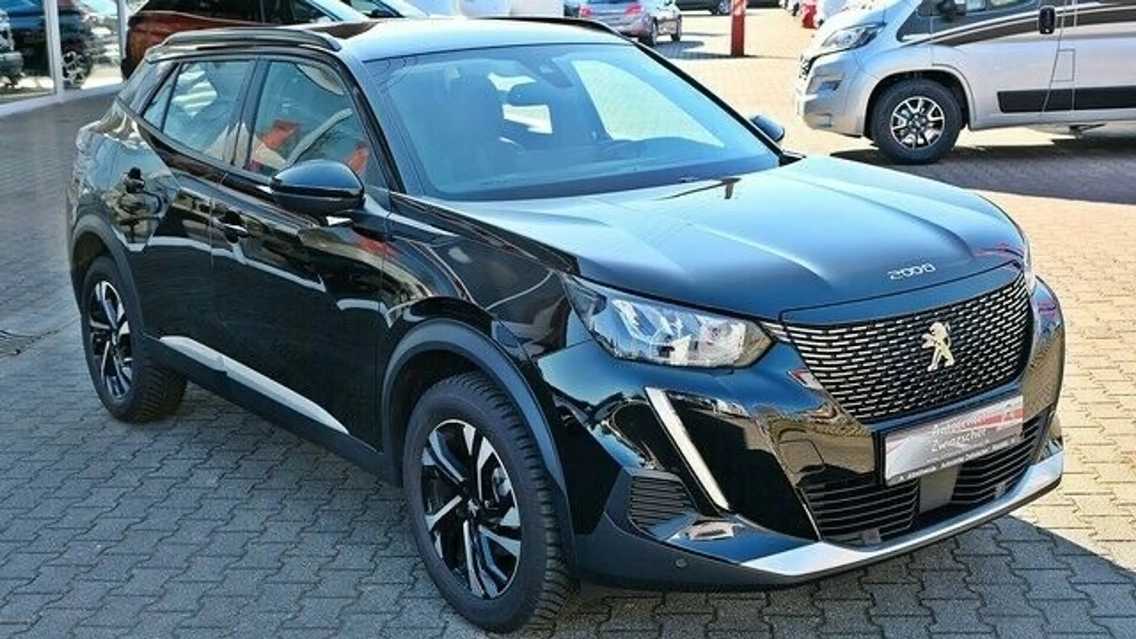 Peugeot 2008 PureTech 130 Allure — photo 5