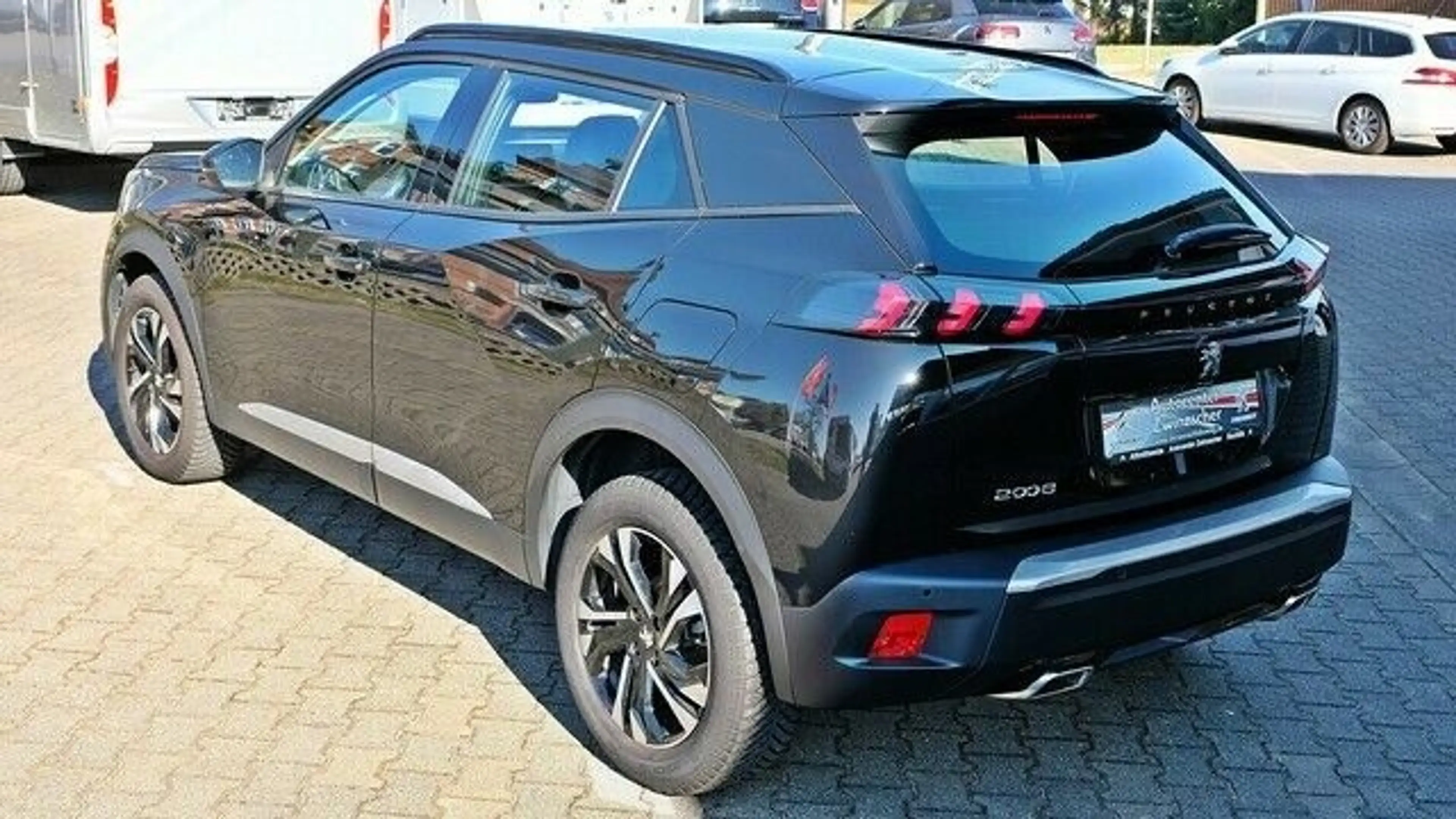 Peugeot 2008 PureTech 130 Allure — photo 10
