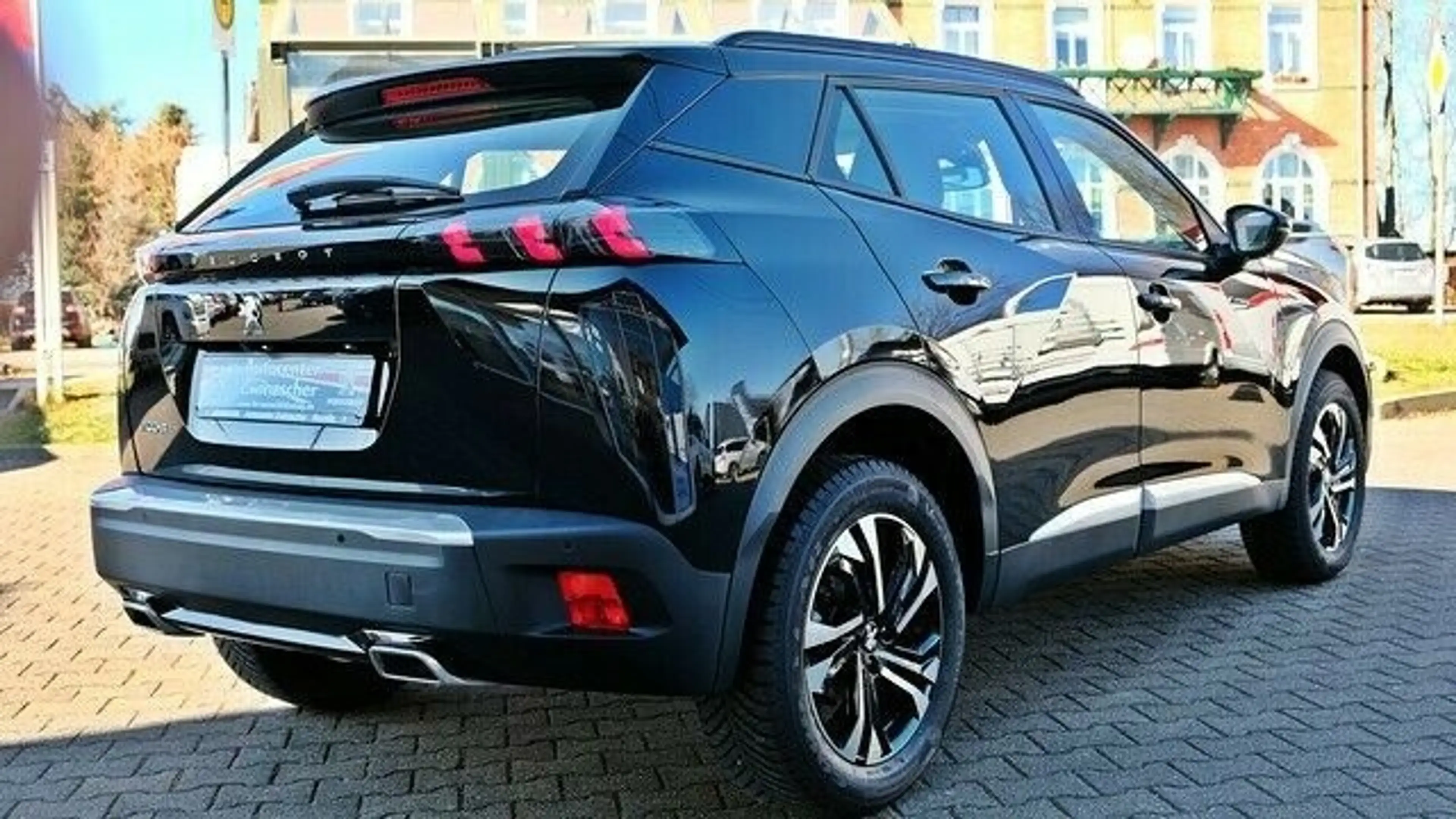 Peugeot 2008 PureTech 130 Allure — photo 7