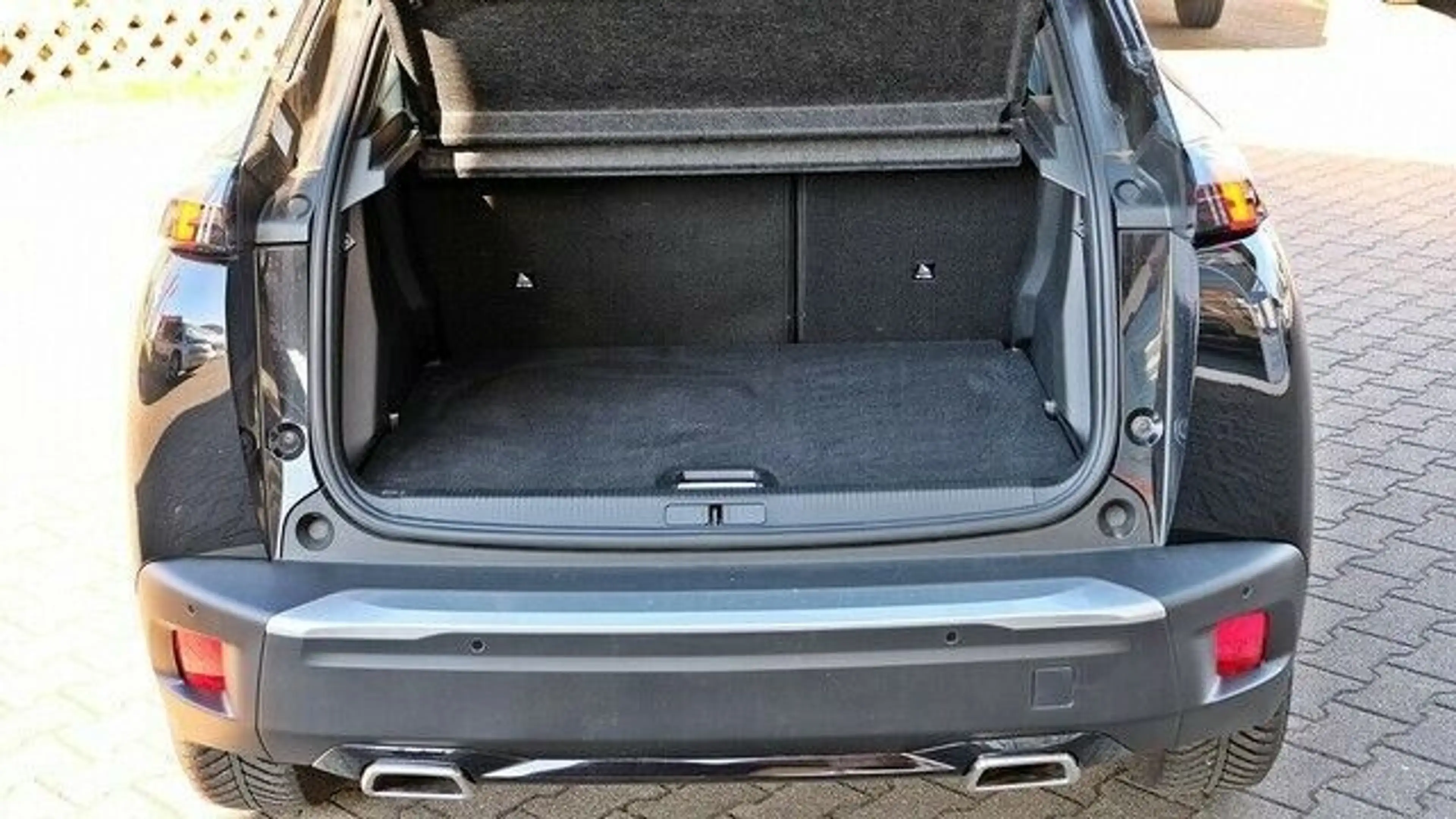Peugeot 2008 PureTech 130 Allure — photo 9