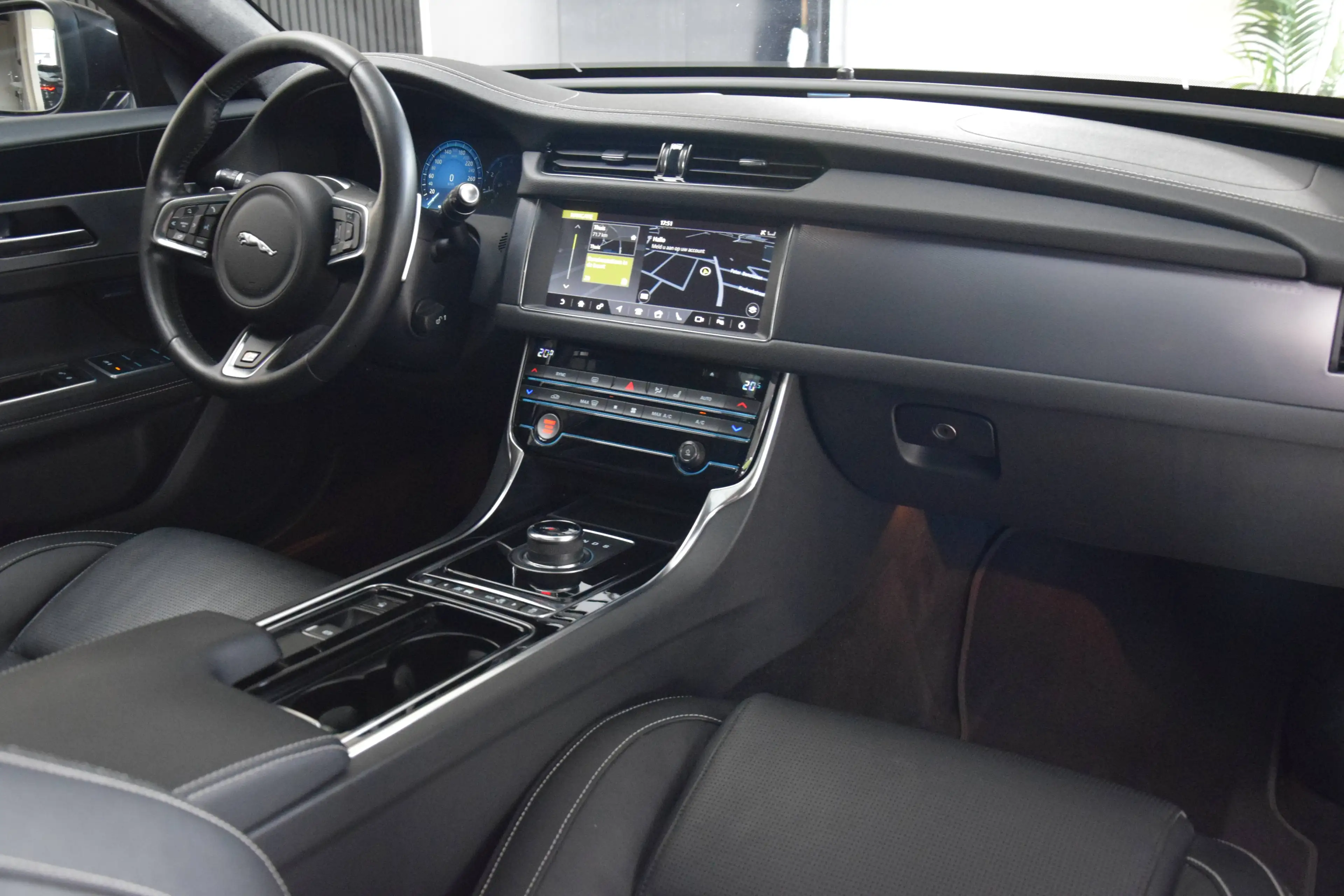 Jaguar XF Sportbrake 2.0 T R-Sport Black Edition 06/2020 — photo 14