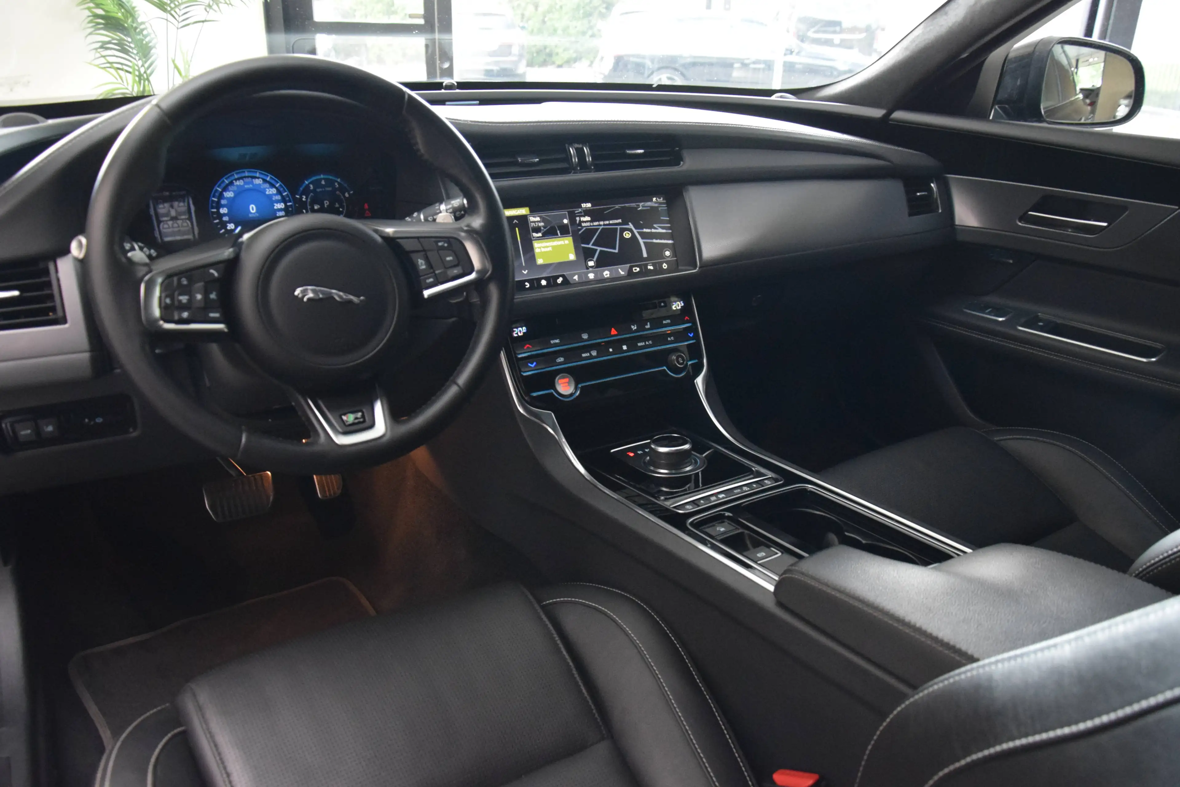 Jaguar XF Sportbrake 2.0 T R-Sport Black Edition 06/2020 — photo 12