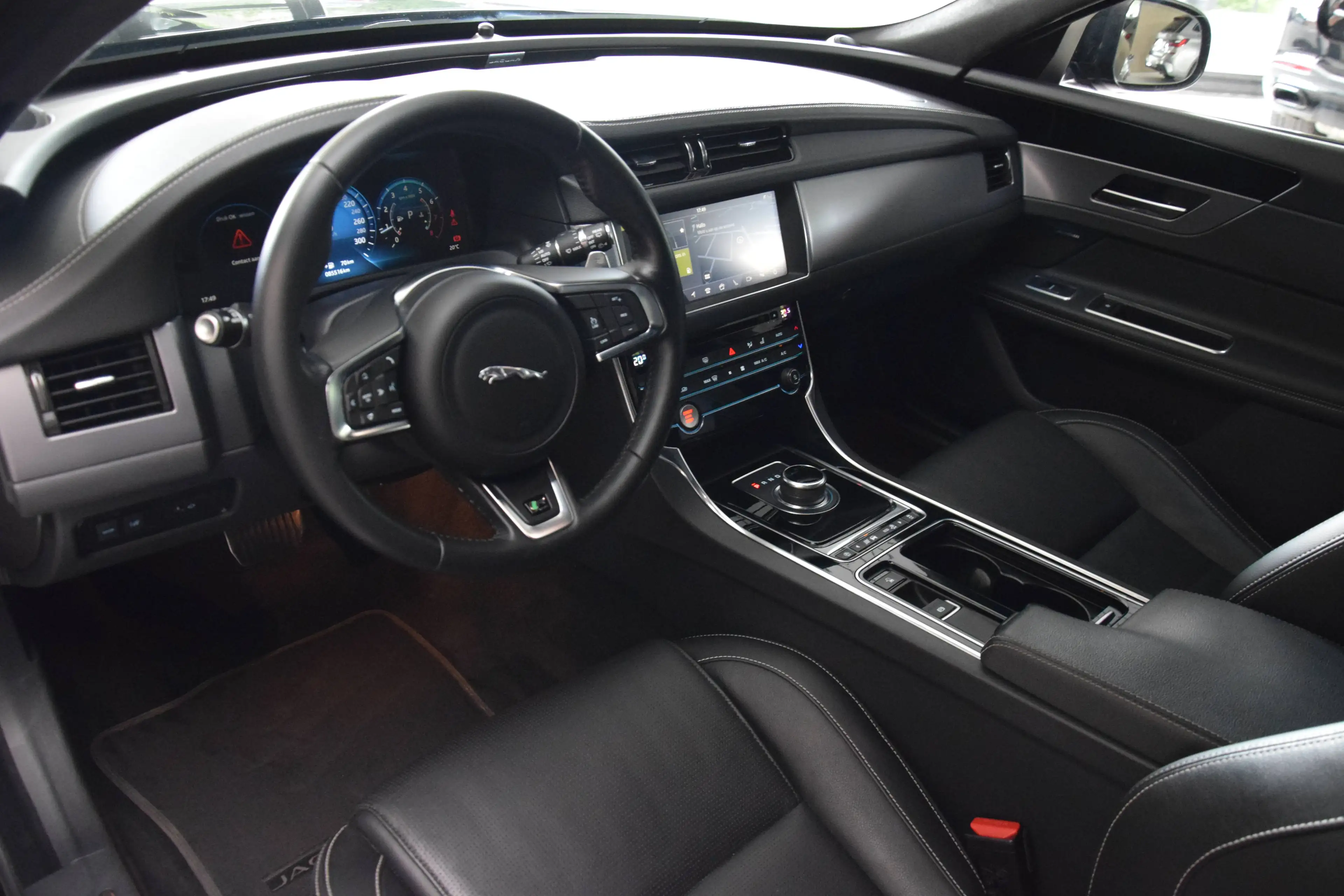 Jaguar XF Sportbrake 2.0 T R-Sport Black Edition 06/2020 — photo 2