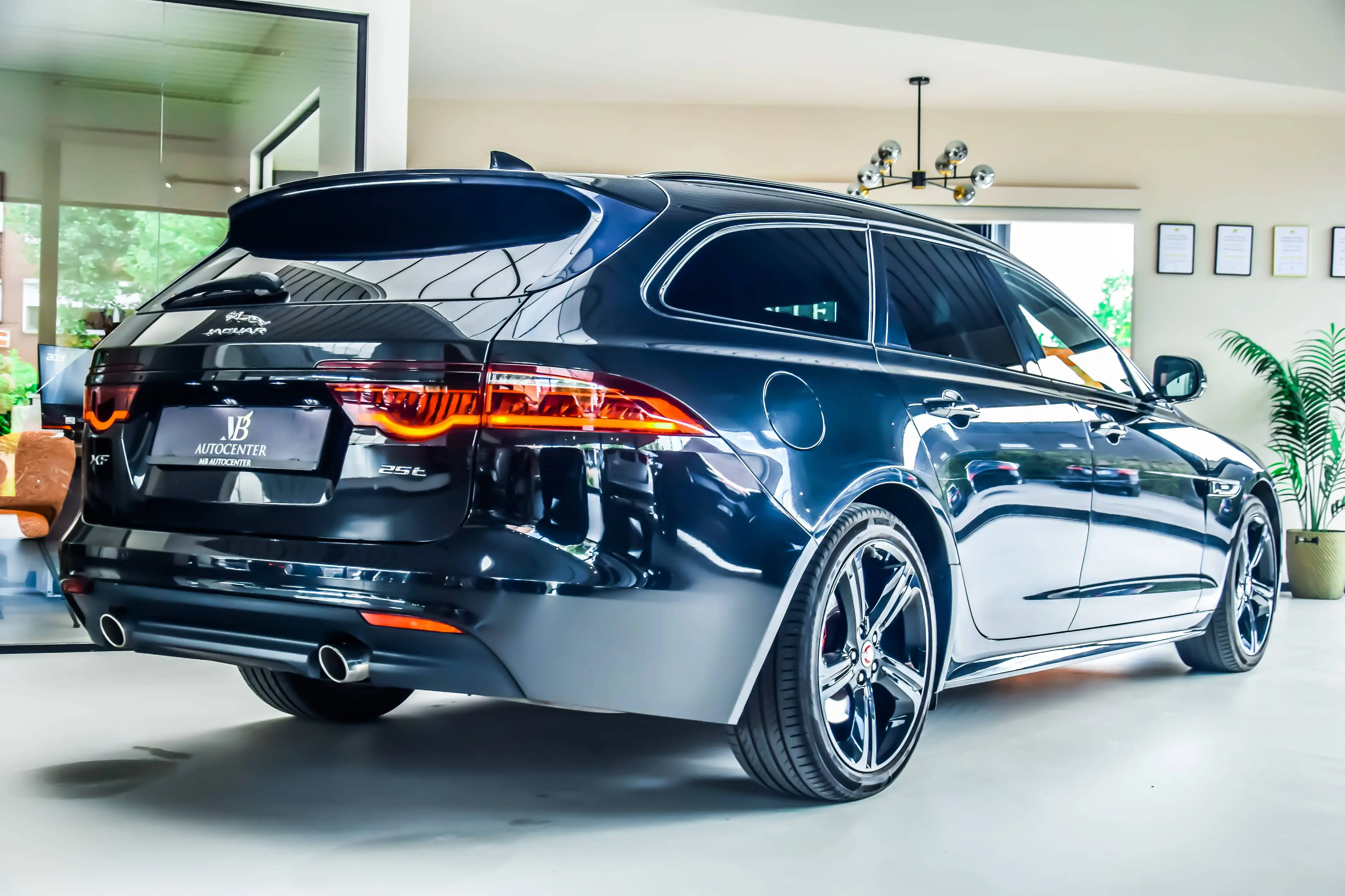 Jaguar XF Sportbrake 2.0 T R-Sport Black Edition 06/2020 — photo 11