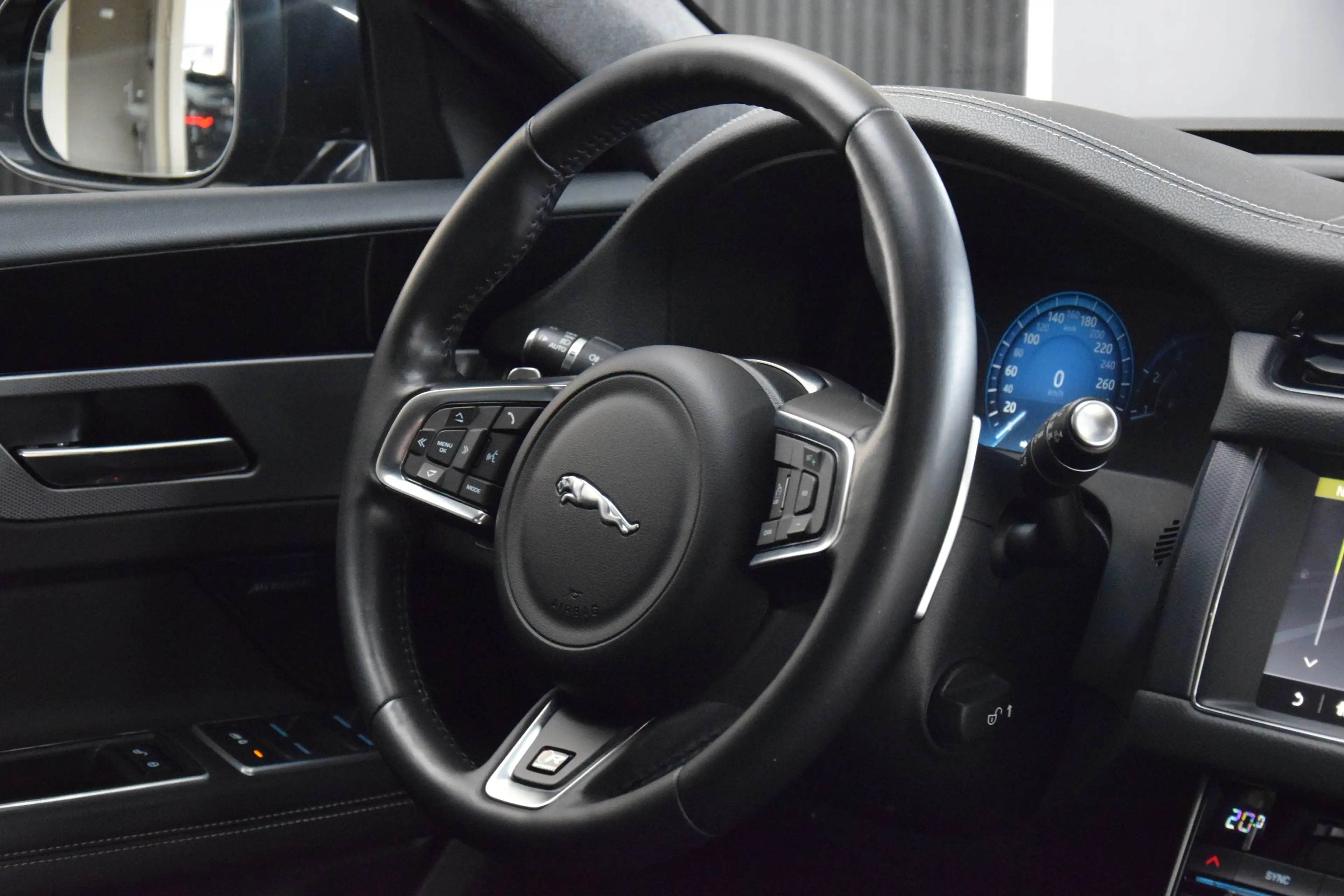 Jaguar XF Sportbrake 2.0 T R-Sport Black Edition 06/2020 — photo 6