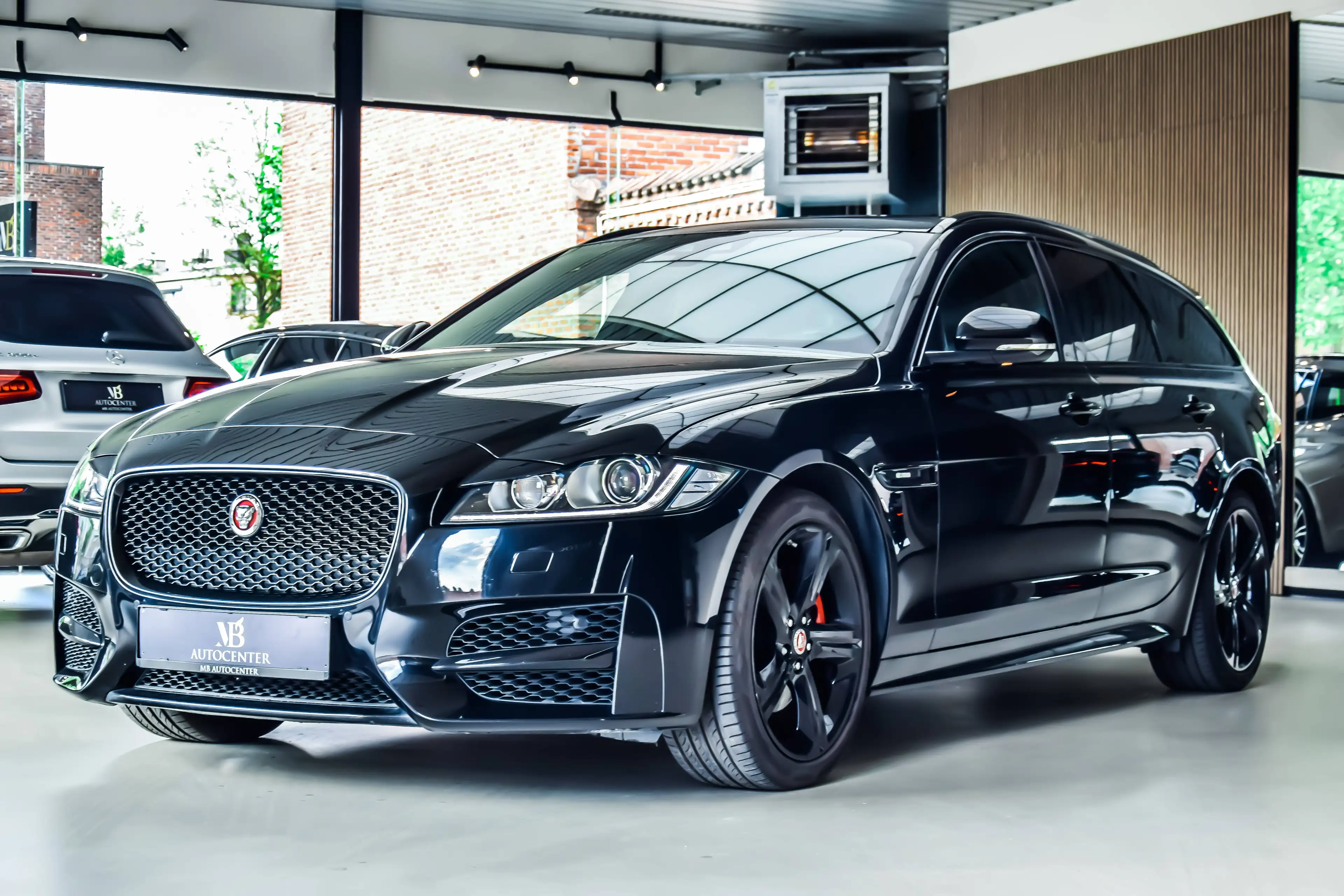 Jaguar XF Sportbrake 2.0 T R-Sport Black Edition 06/2020