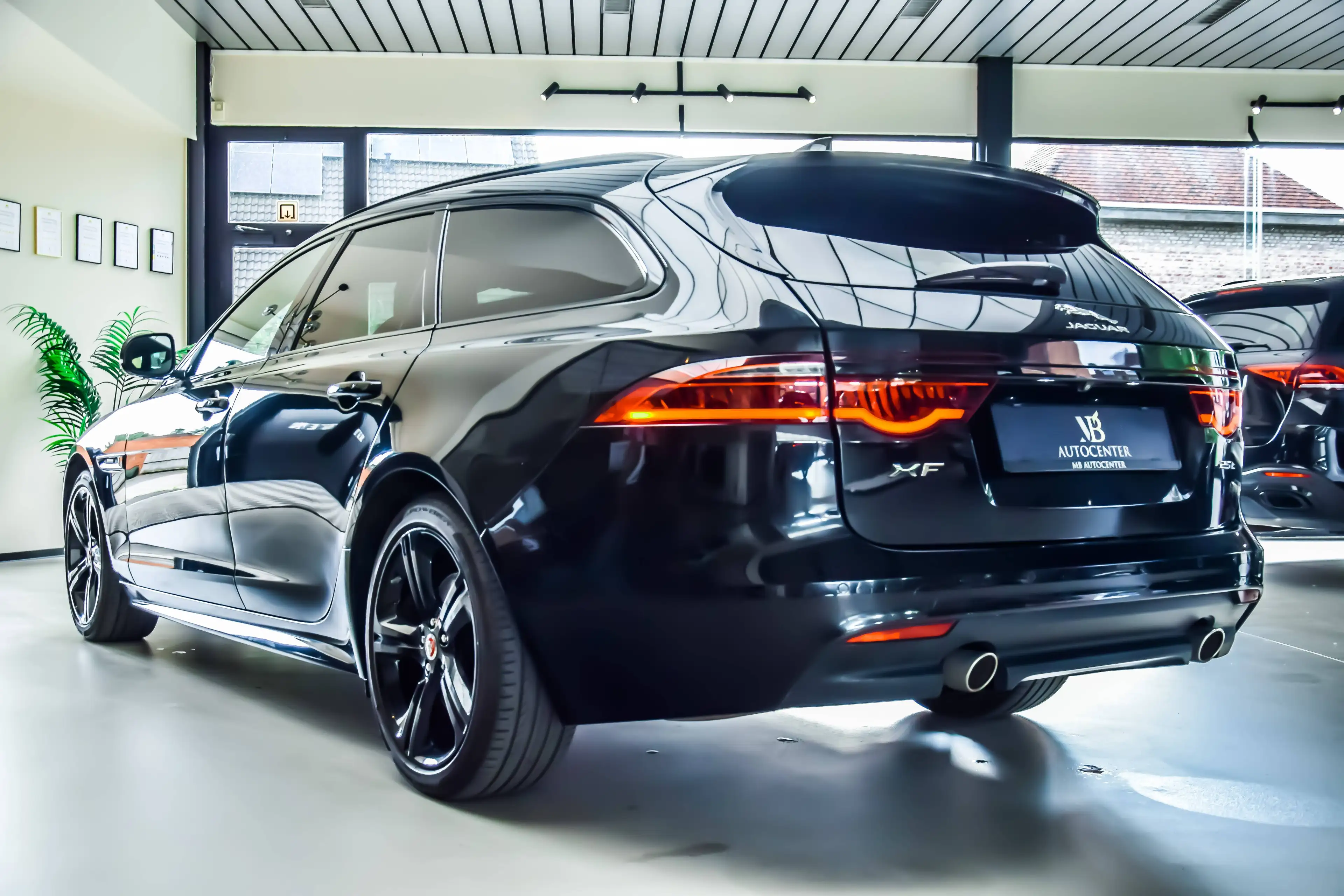 Jaguar XF Sportbrake 2.0 T R-Sport Black Edition 06/2020 — photo 15