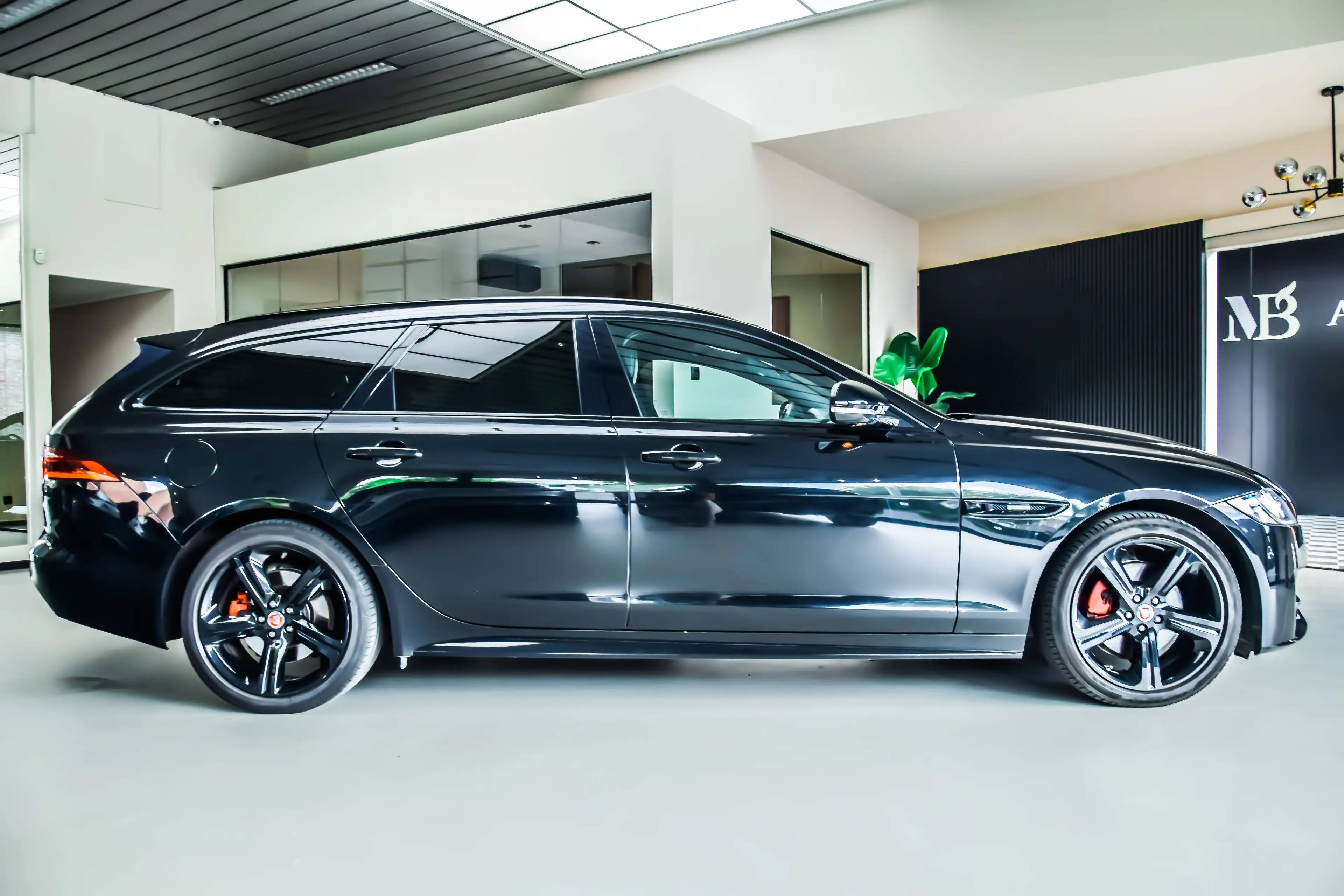 Jaguar XF Sportbrake 2.0 T R-Sport Black Edition 06/2020 — photo 9