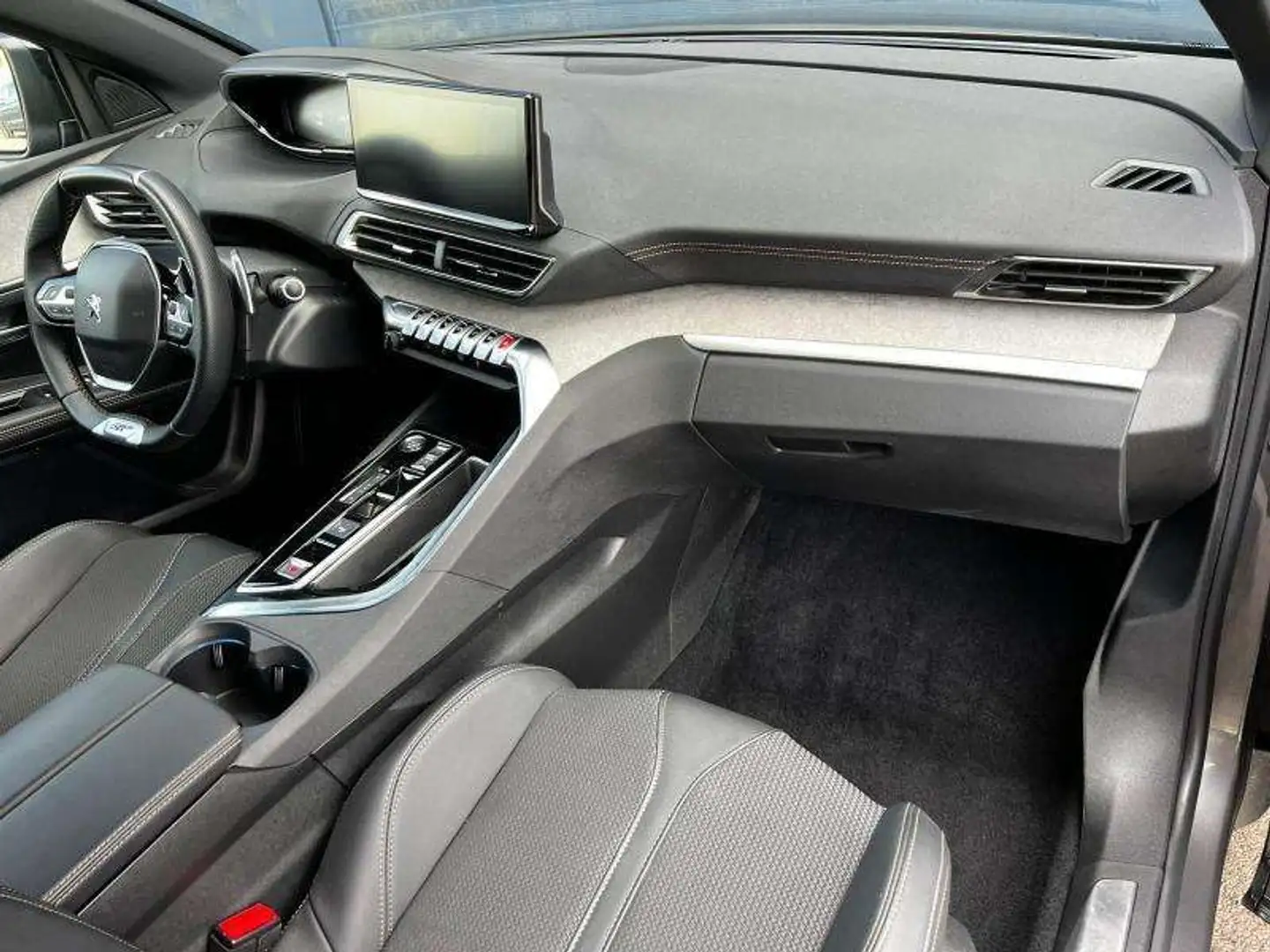 Peugeot 5008 GT / EAT8 / 1.5 BlueHDI Gris - 2