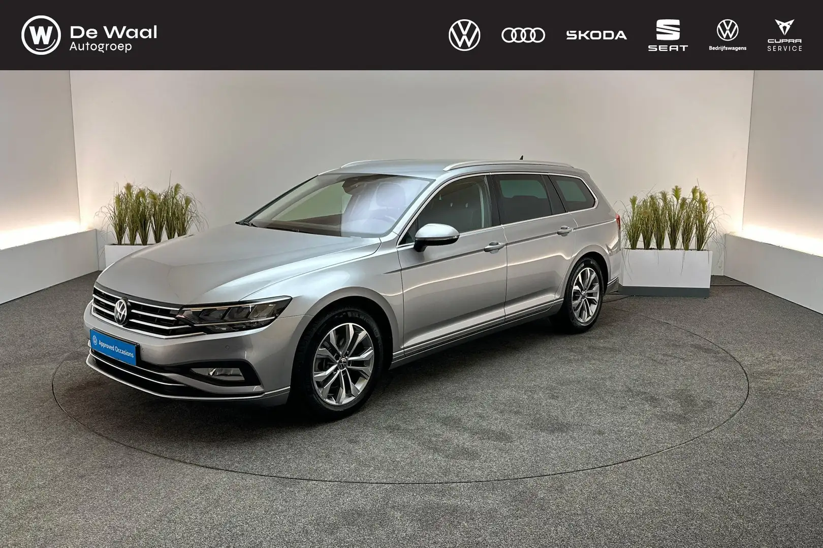 Volkswagen Passat Variant 1.5 TSI 150pk DSG Business | Trekhaak, AppleCarpla Zilver - 1