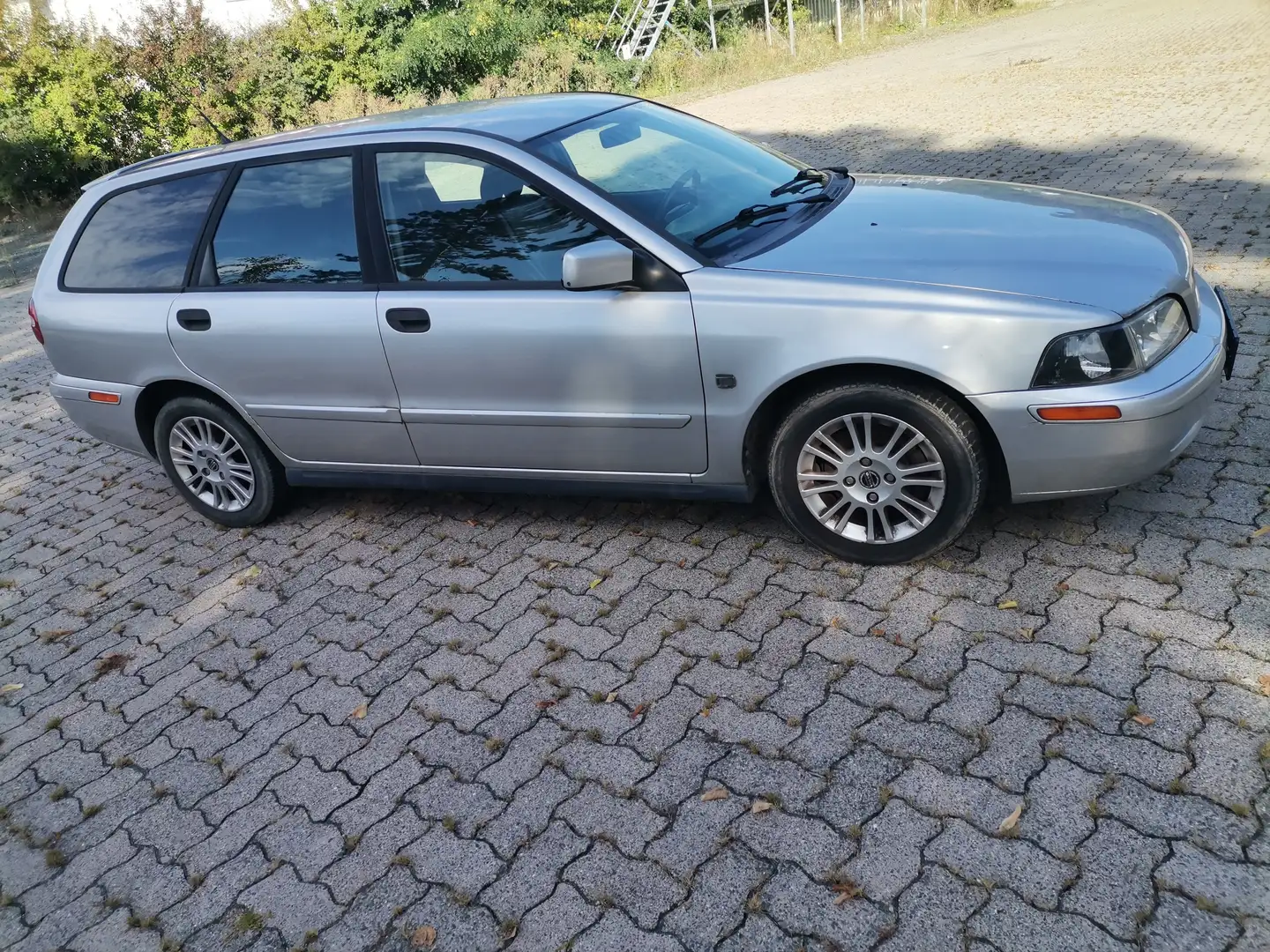 Volvo V40 V40 1.8 Comfort Silber - 1