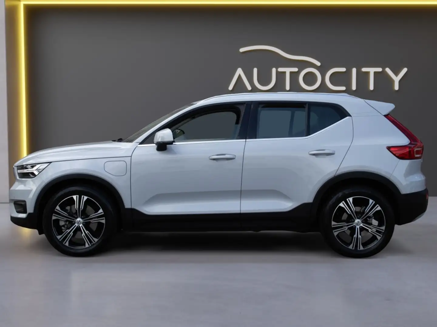 Volvo XC40 T5 Inscription Plug-In Camera l Leder l Keyless Wit - 2