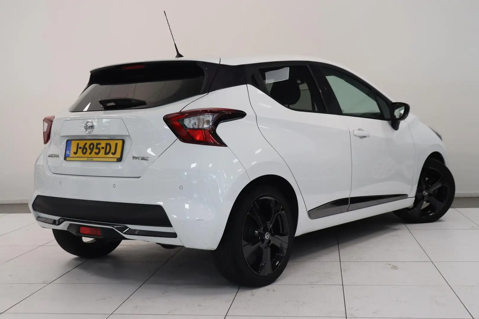 Nissan Micra 1.0 IG-T N-Tec | Airco | Navigatie | Parkeersensor Wit - 2