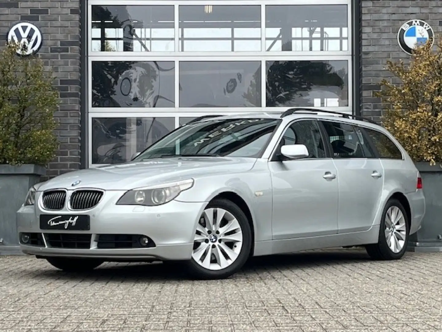 BMW 545 545I HIGH EXE. TOURING - LEDER - PANO - 8 CYL - UN Grijs - 1