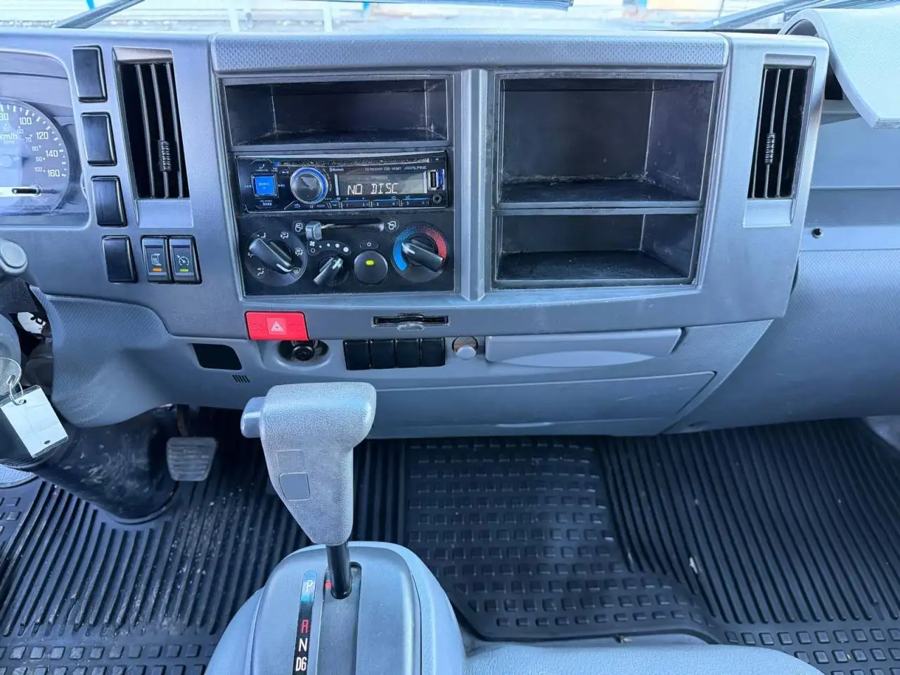 Isuzu NPR fotografie Isuzu NPR