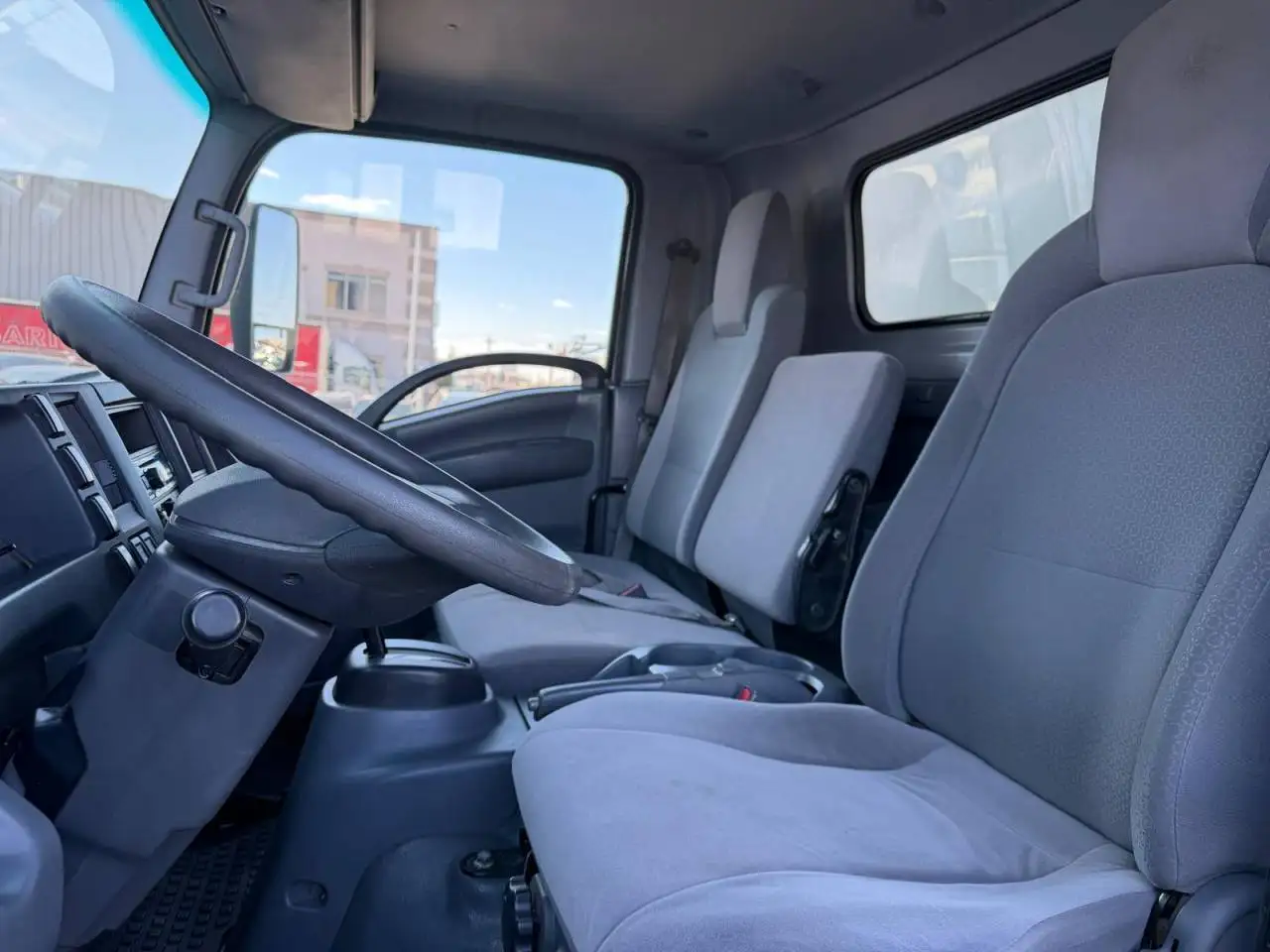 Isuzu NPR fotografie Isuzu NPR