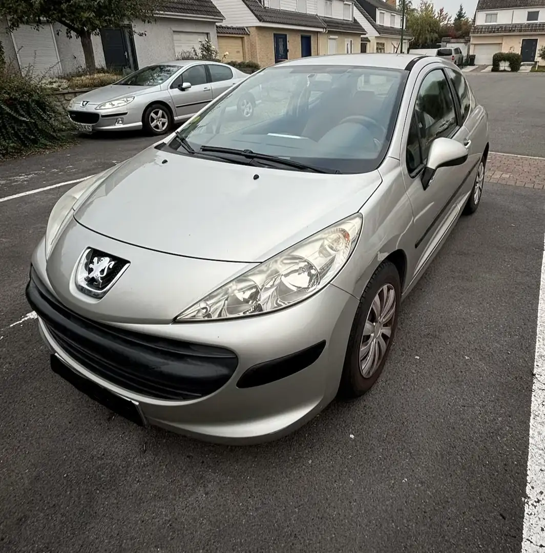 Peugeot 207 1.4L 16V 90ch Premium 2-tronic - 1