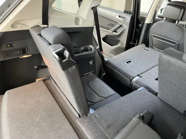 Volkswagen Tiguan Allspace view 17