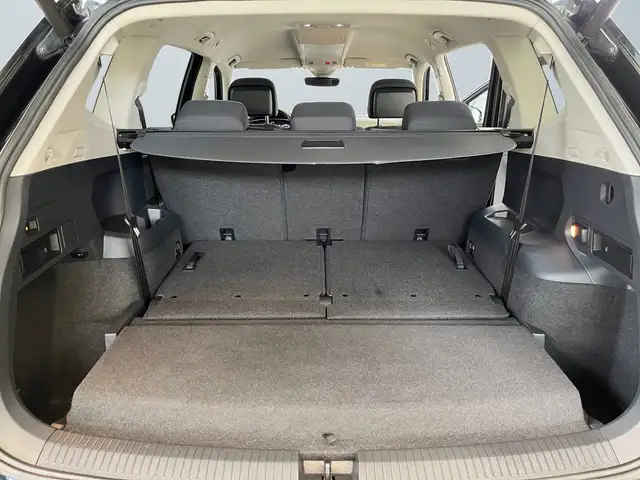 Volkswagen Tiguan Allspace view 14