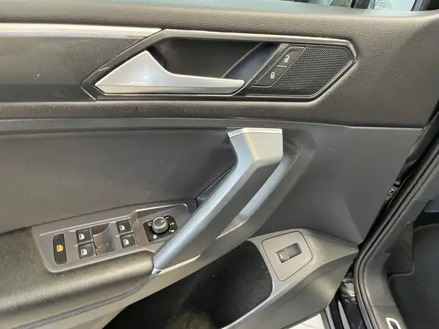 Volkswagen Tiguan Allspace view 20