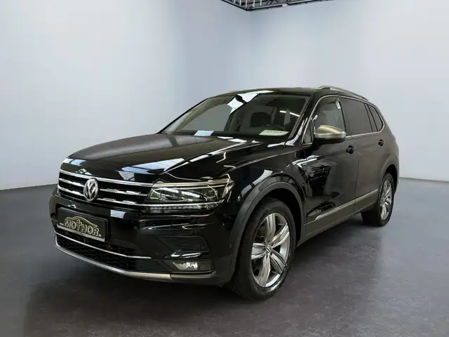 Volkswagen Tiguan Allspace view 2