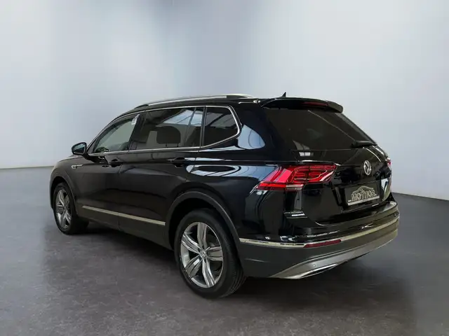 Volkswagen Tiguan Allspace view 4