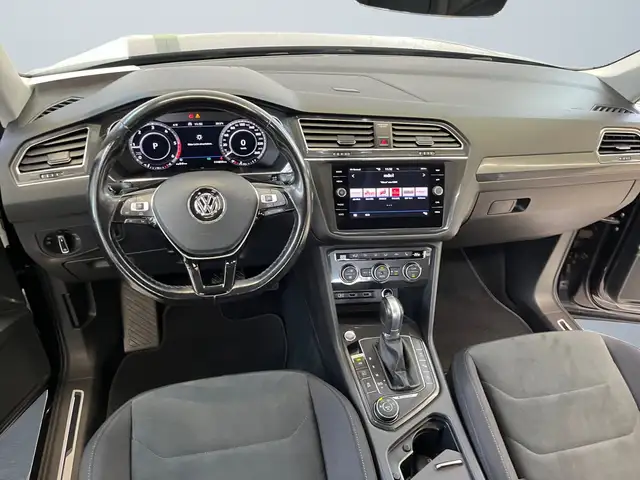 Volkswagen Tiguan Allspace view 8