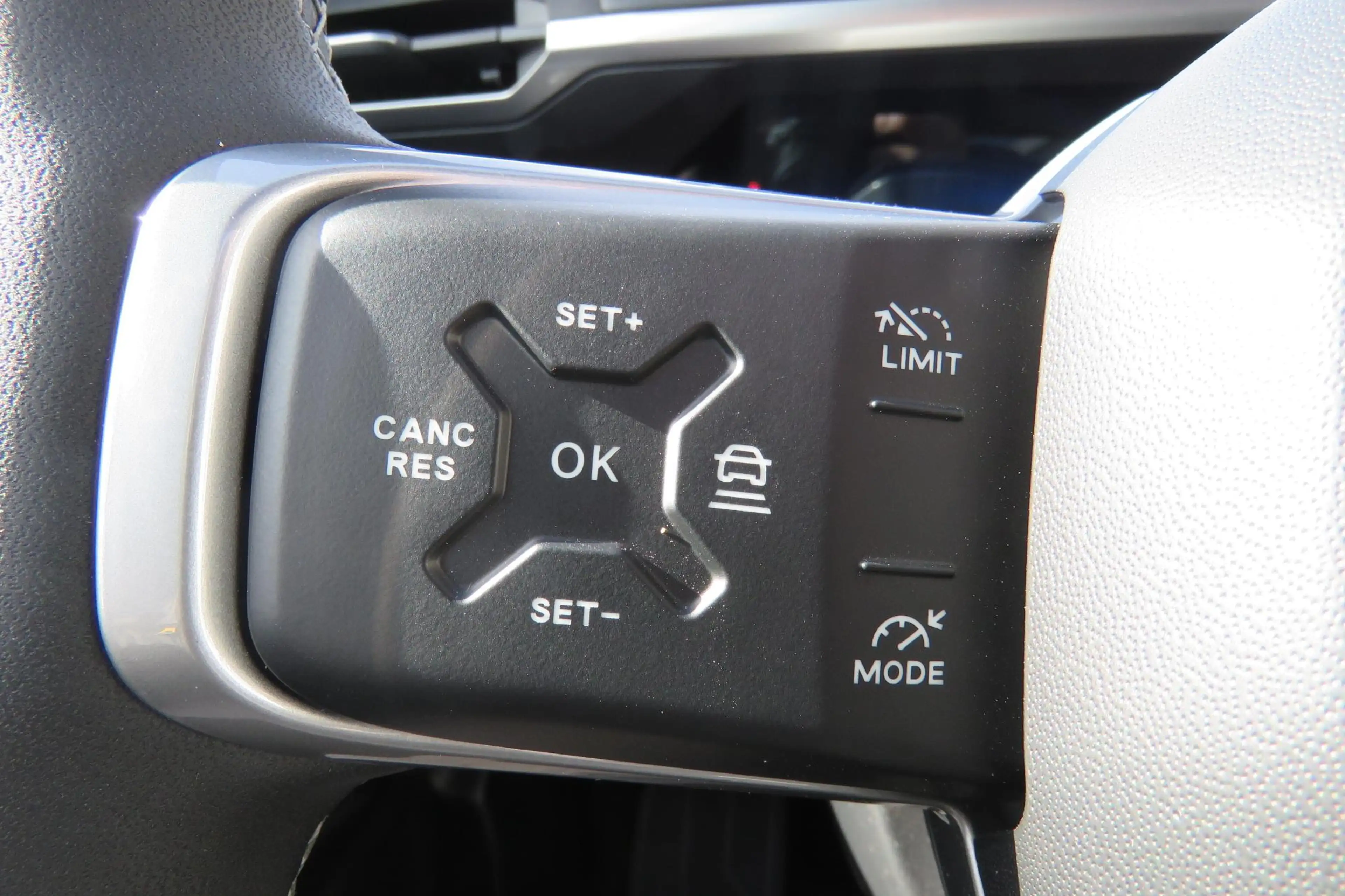 Jeep Compass First Edition 74 kWh | SCM alarm | afneembare trek — photo 13