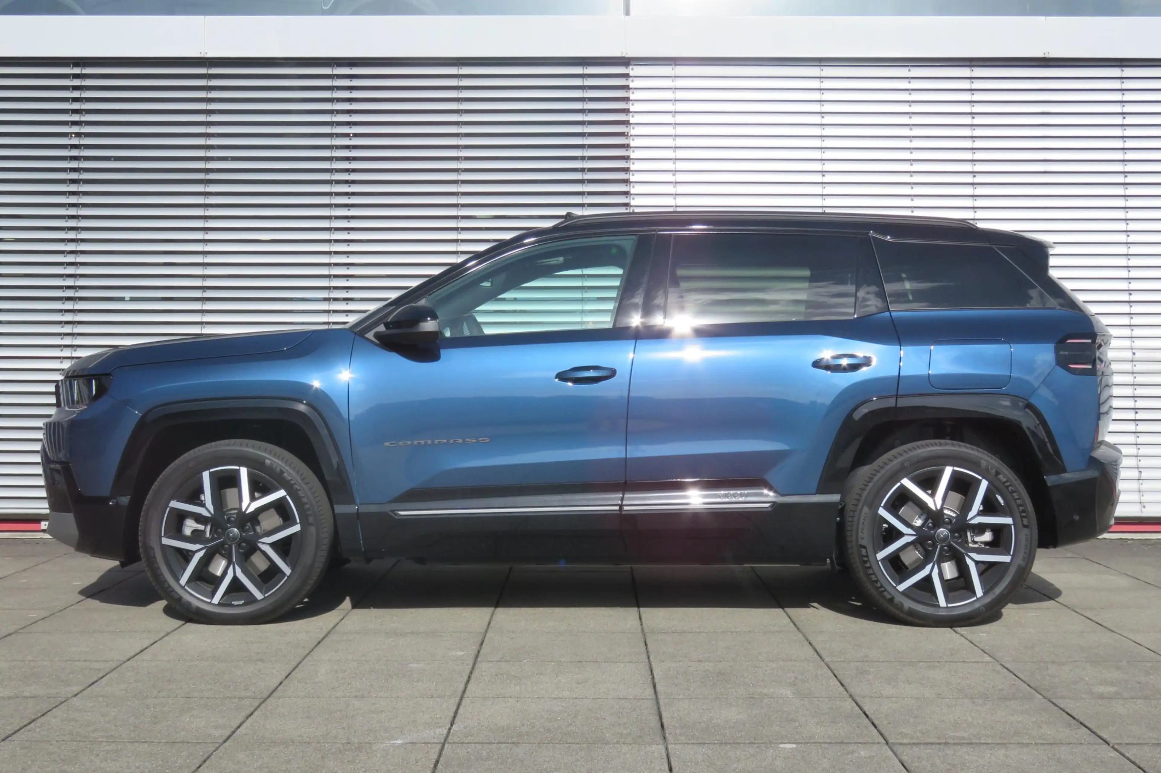 Jeep Compass First Edition 74 kWh | SCM alarm | afneembare trek — photo 6