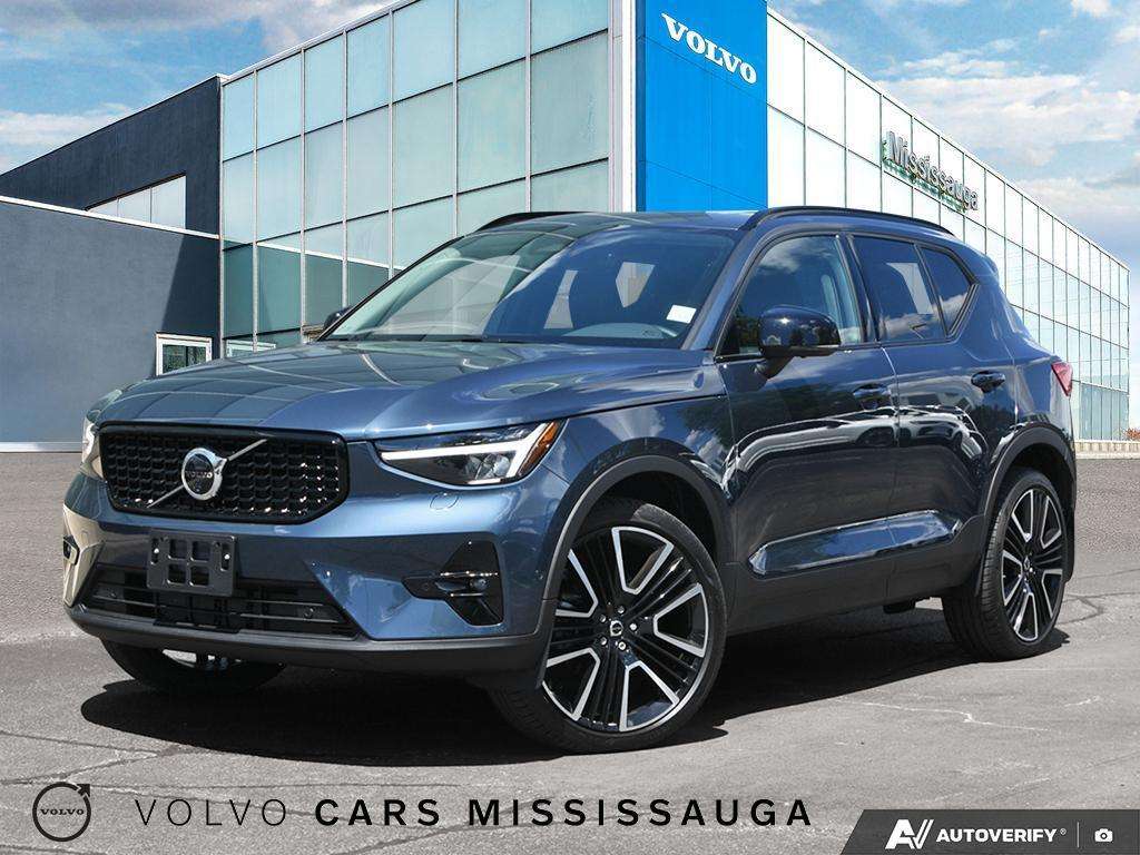 2026 Volvo XC40 B5 AWD Plus Dark Theme