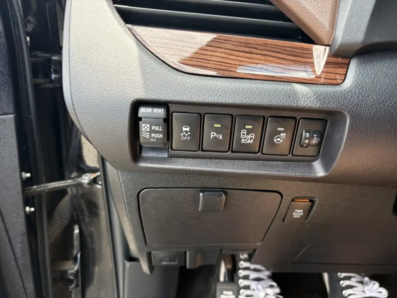 Toyota Sienna photo Toyota Sienna