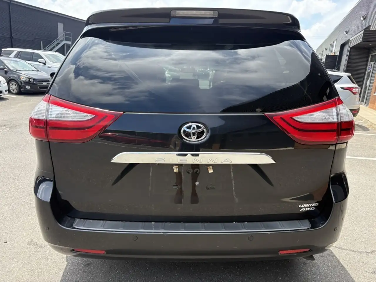 Toyota Sienna photo Toyota Sienna