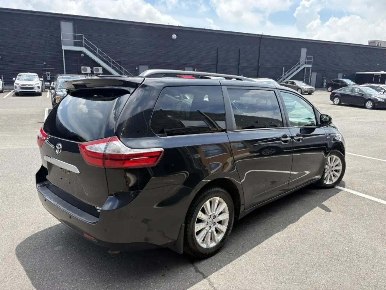 Toyota Sienna photo Toyota Sienna