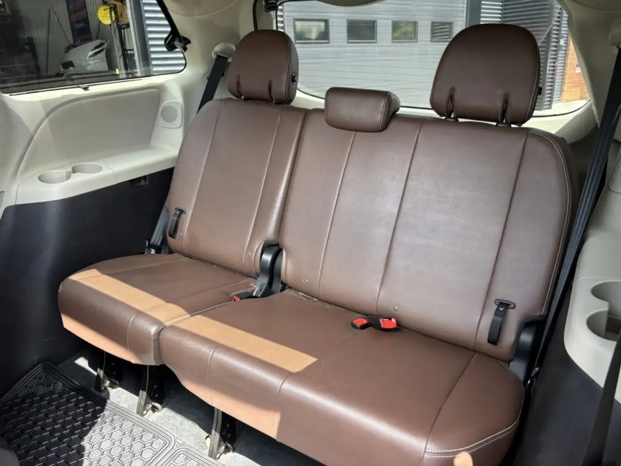Toyota Sienna photo Toyota Sienna