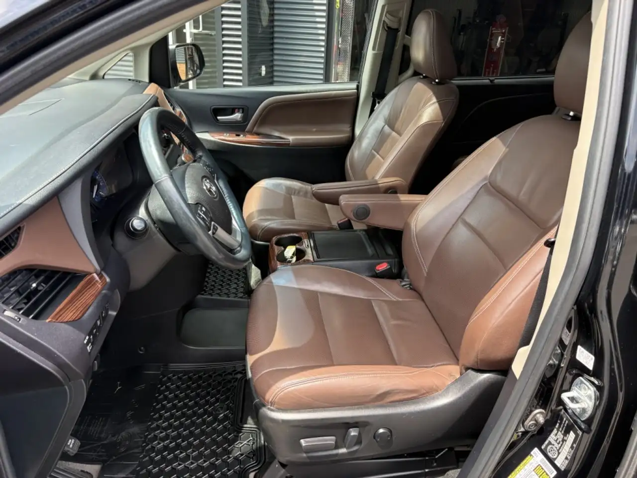 Toyota Sienna photo Toyota Sienna