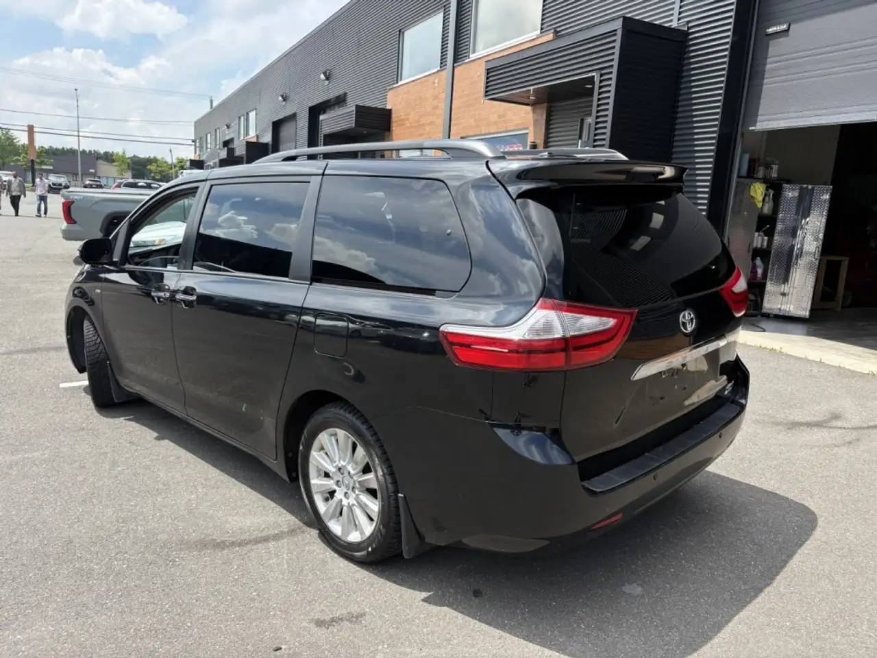 Toyota Sienna photo Toyota Sienna