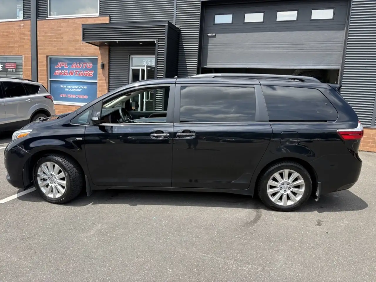 Toyota Sienna photo Toyota Sienna
