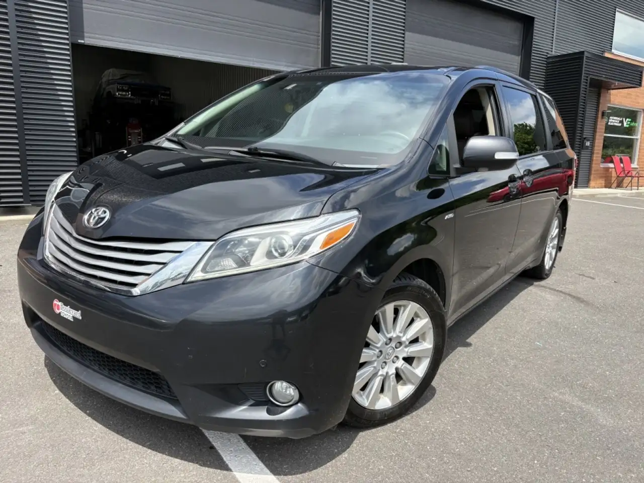 Toyota Sienna photo Toyota Sienna