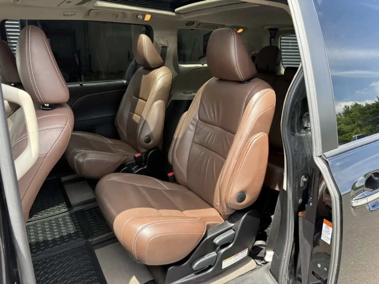 Toyota Sienna photo Toyota Sienna
