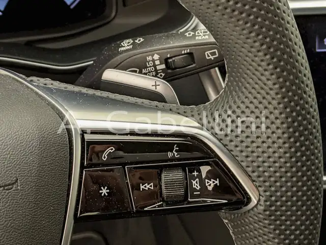 Audi A6 view 12