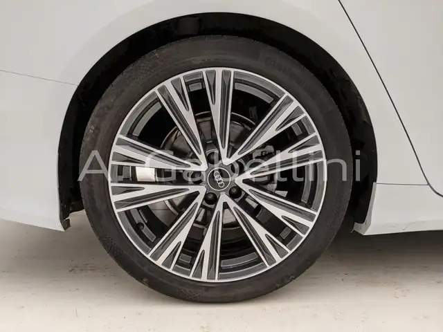 Audi A6 view 9