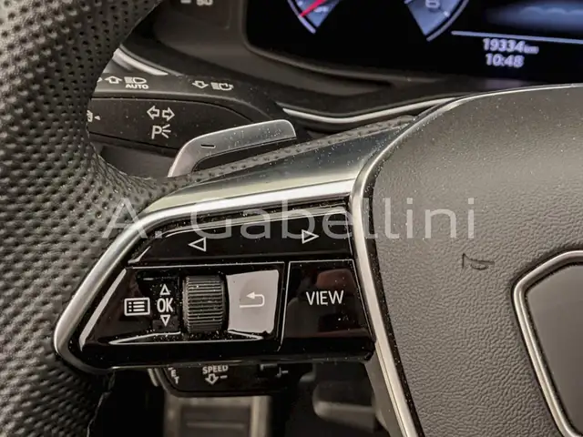 Audi A6 view 11